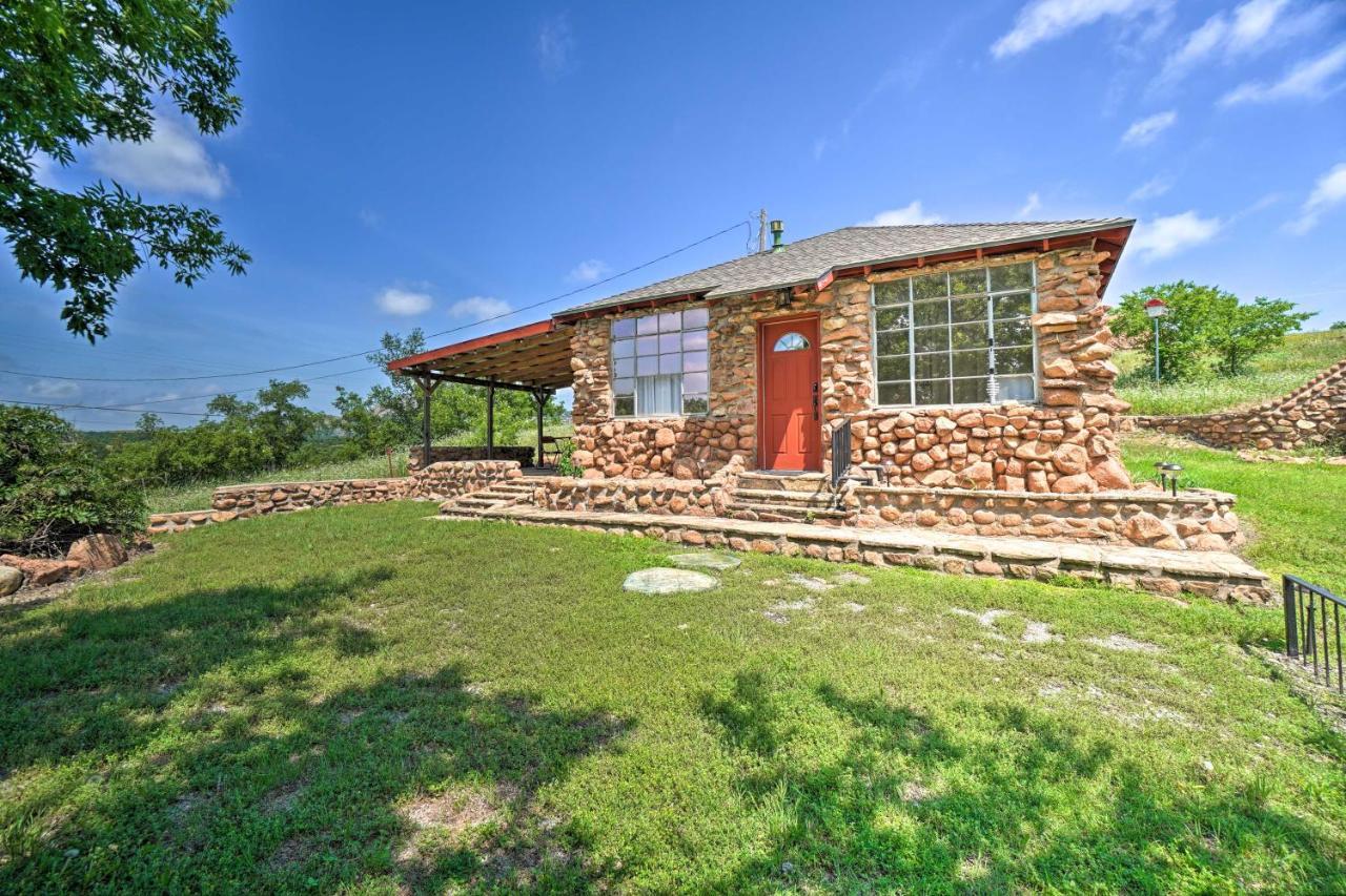 Enchanting Hilltop Cottage In Medicine Park! Exterior foto