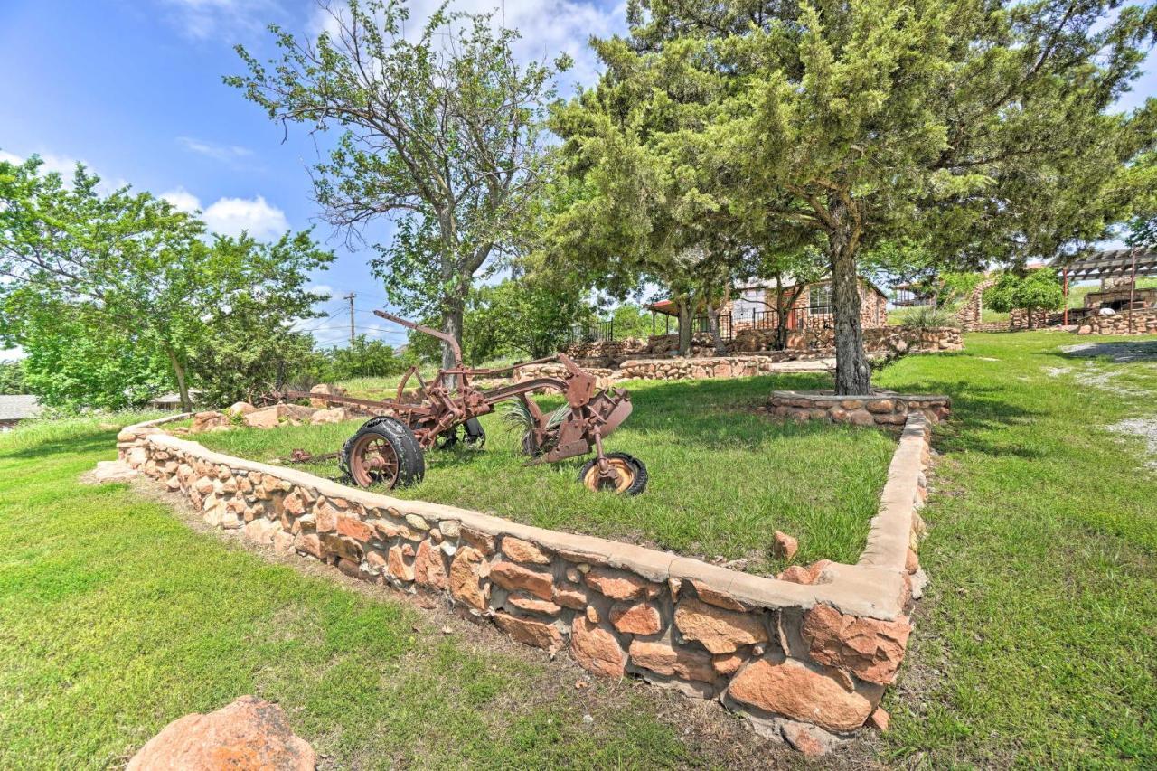 Enchanting Hilltop Cottage In Medicine Park! Exterior foto